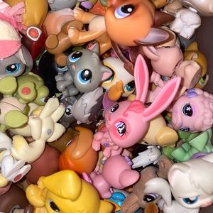 LITTLEST PET SHOP Hasbro Authentic - MYSTERY Scoop! Lot of 22 LPS Each